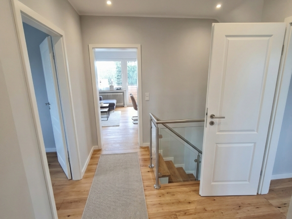 N4DFdgT8FdrTt5Pb7F44TransformType.HOMESTAGING_MODERN_856cb6a1-4b16-42d4-a843-d2efe763841c_6oLyZHHjHusnxSnLX7JlZ_krGSffRc