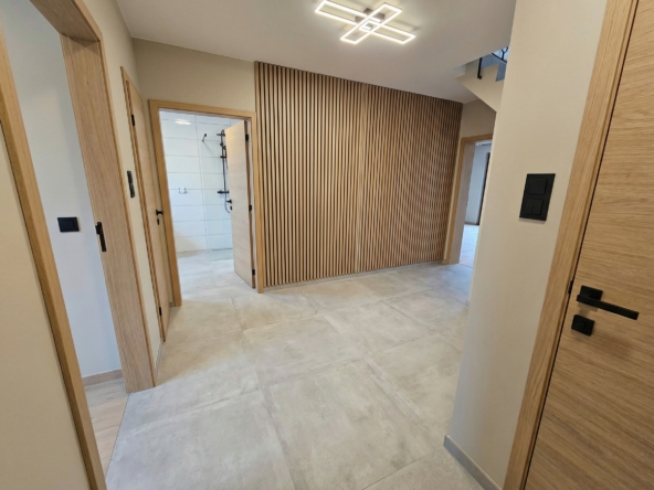 Ron86mlW0RnKCDVjMYHkTransformType.HOMESTAGING_MODERN_9a824e63-b34b-4865-baa0-4b971c2af7ef_0EvhDeDT-YimbtW7kTi4d_570lvKyE