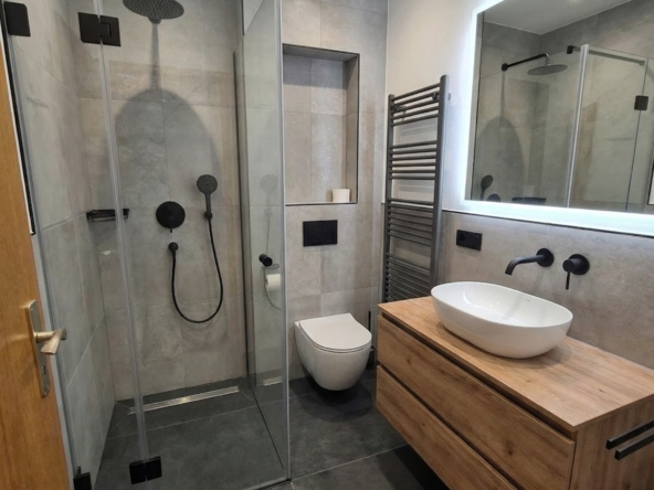 rbhEe9mSeCFR7pUxFwoSTransformType.HOMESTAGING_MODERN_c2f5afb7-408b-45b8-be4d-1d1f63a0c60d_fKQJOfKCNhAR_4Qzi2ZgA_4BYwJfaN